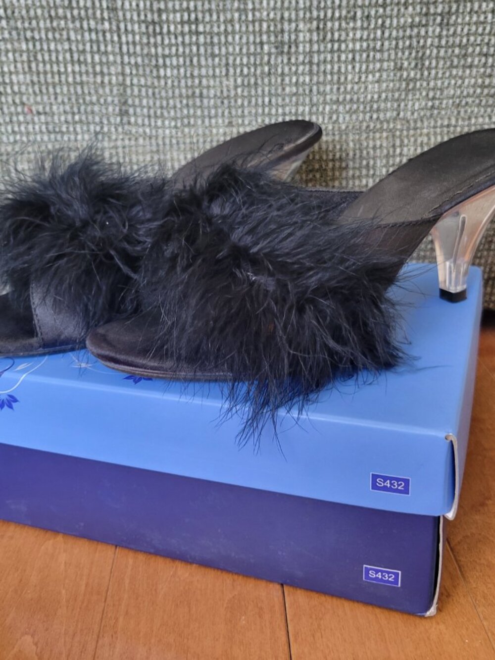 Pleaser Fabulicious Belle-301F Black Satin Marabou Fur Clear Heel Sandals Size 9 - Picture 3 of 6